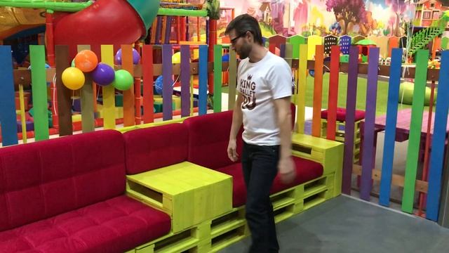 Мебель из поддонов для детского центра на заказ в Мытищах от мастерской KingPallet смотреть онлайн