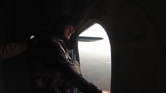 Первый прыжок на расчековку парашюта смотреть онлайн