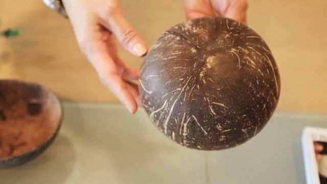 Kawa daun - I Tea Monster owner talks about family legacy, Dutch colonialism and coffee leaf tea смотреть онлайн