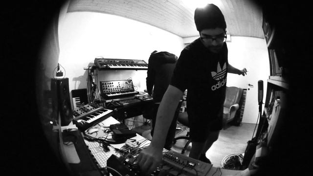 Imaginary Girls / Jam (Moog M32/DFAM/GRANDMOTHER - TR09 - TT303 - Microkorg) смотреть онлайн