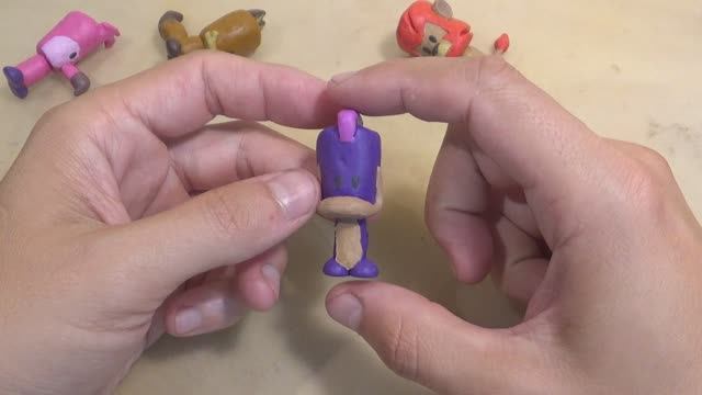 Хамелеон Ларри из игры Suspects. смотреть онлайн