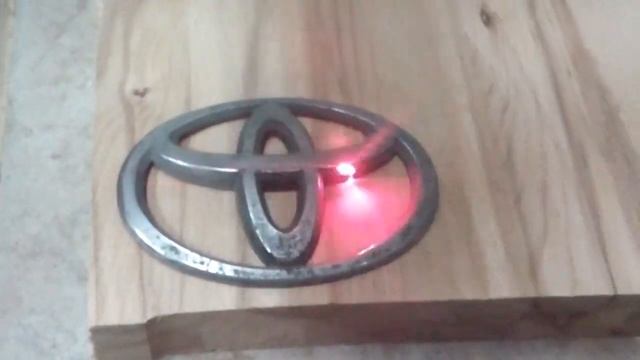 3D сканирование эмблемы автомобиля смотреть онлайн