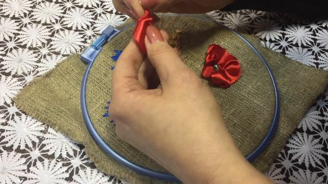 МАКИ -- ВЫШИВАЕМ ЛЕНТАМИ -- ШКОЛА ВЫШИВКИ ЛЕНТАМИ Татьяны Шелиповой смотреть онлайн