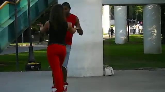 Танцы в ЦПКиО им. Горького. Москва смотреть онлайн