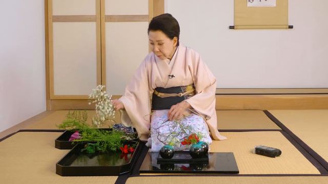 Yamada Midori Ikebana Ikenobo Demonstration (short, Romanian)