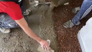 Проливка керамзита цементным молочком.
