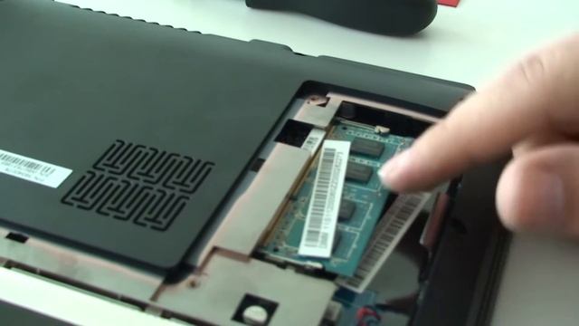 Lenovo B570 RAM Einbau Deutsch / German ►►notebooksbilliger.de смотреть онлайн