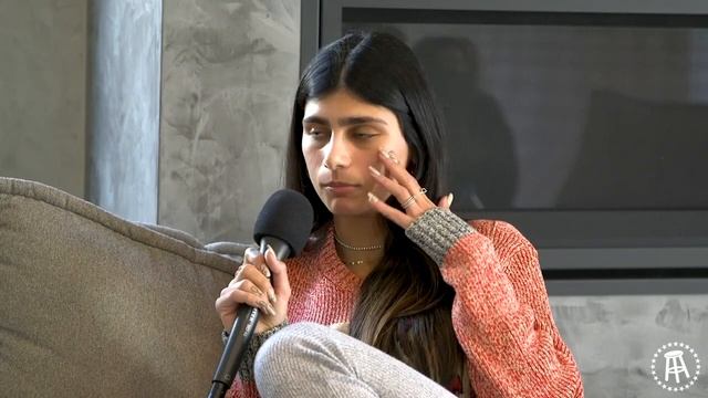 Interview With Mia Khalifa смотреть онлайн
