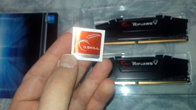 Распаковка оперативной памяти G.Skill DDR4-3400 Ripjaws V (F4-3400C16D-16GVK) смотреть онлайн