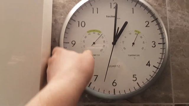 Часы на стену без гвоздей!