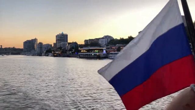 Флаг России в Ростов-на-Дону. смотреть онлайн