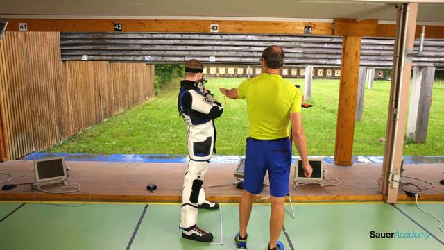 1. Die Grundlagen des STEHENDSCHIEßEN! I Sauer Academy смотреть онлайн