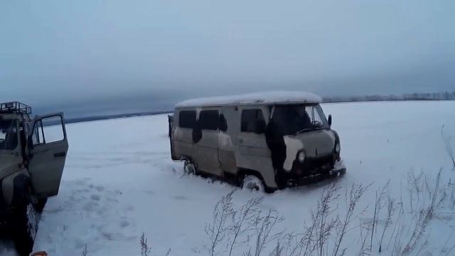 Нива и УАЗ по новогоднему снегу смотреть онлайн