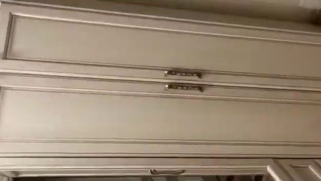 Шкаф Стенка в Гостиную с фасадами из мдф-пвх патина золото. www.kuhninovogireevo.ru, 89265913182wa смотреть онлайн