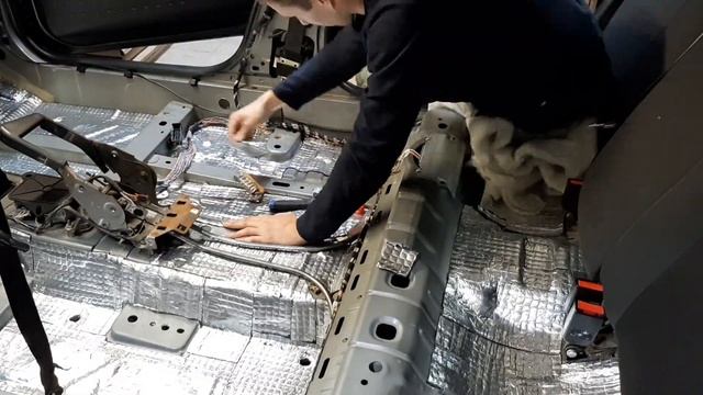 Шумоизоляция пола Renault Megane 2. Обзор штатной шумоизоляции. смотреть онлайн