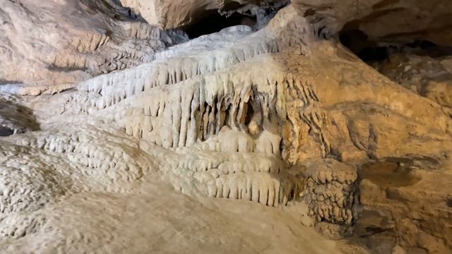 Мощный ВОДОПАД в Крыму. Столько ВОДЫ крымчане ещё НЕ ВИДЕЛИ. Красная Пещера КИЗИЛ КОБА. смотреть онлайн