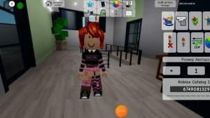 я зделала скин за коды роблокс квин в брукхейван урааааааааааа