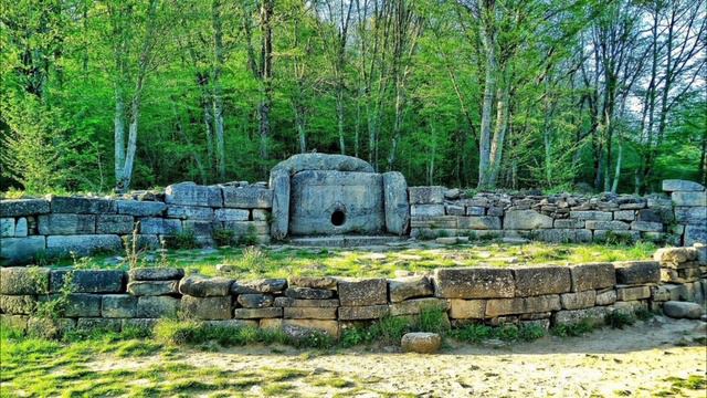 Шаманим с Варган Ом в Дольмене смотреть онлайн