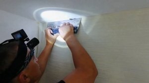 КАК наклеить обои на кривые стены часть первая