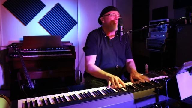 Hello It's Me смотреть онлайн