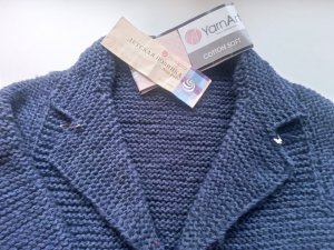 Пиджак спицами на мальчика. Анонс. И  сколько метров в пряже в три нитки..mp4