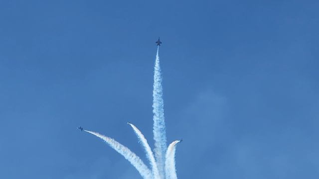 Голубые ангелы — авиационная группа высшего пилотажа Военно-морских сил США. \Blue Angels Part 3 смотреть онлайн