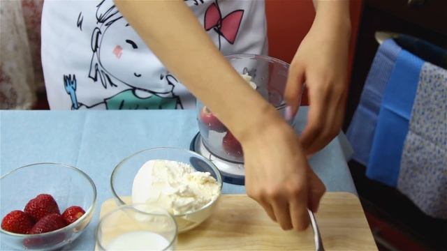 Рецепт Домашний Молочный Коктейль - Готовим с Хоней смотреть онлайн