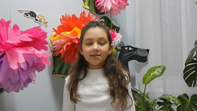 Страна читающая — Лилия Самышина читает произведение «Бабочка» А. А. Фета смотреть онлайн