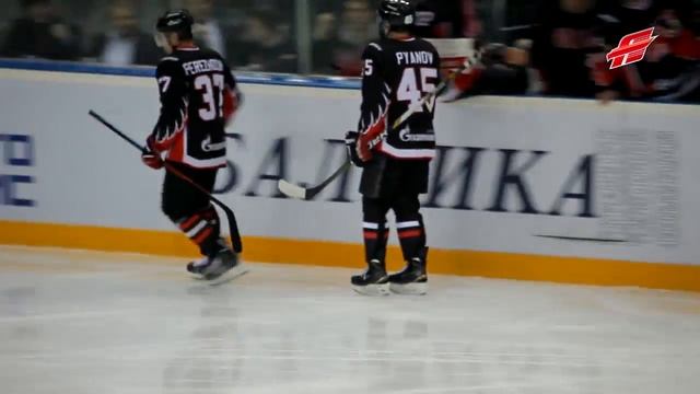 Первый гол Пьянова за "Авангард" в сезоне 2015/16! смотреть онлайн