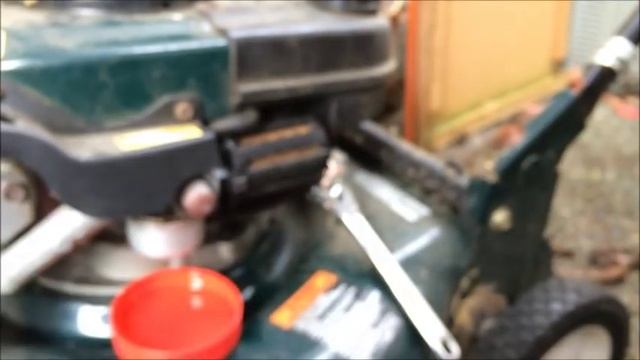 Fix a Lawnmower That Starts Then Dies Sears Craftsman / Tecumseh With Metal Bowl смотреть онлайн