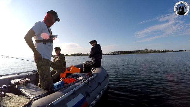 Нарвались на окунёвый котёл. Бешеный клёв рыбы. смотреть онлайн