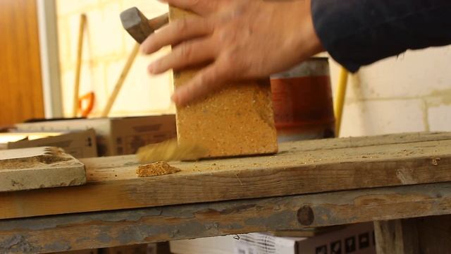 Как сделать из шамотного кирпича рваную плитку для облицовки каминов и мангалов? смотреть онлайн