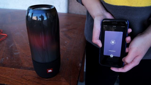JBL Pulse 3 Bluetooth Speaker Review - LED Light Show! смотреть онлайн
