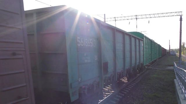 Электровоз ВЛ80С-1310 с грузовым поездом смотреть онлайн