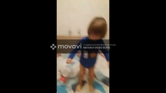 Жесть! Младший брат случайно выбил зуб!!! Смотреть всем!