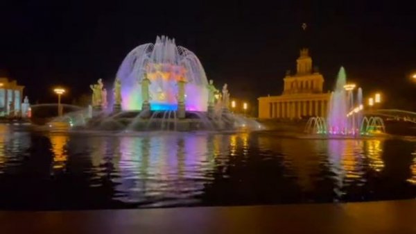 Необычайно красивый фонтан на ВДНХ