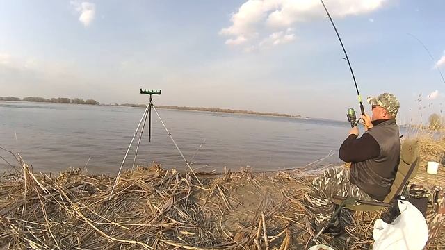 РЫБАЛКА ВЫХОДНОГО ДНЯ\ЛОВЛЯ ГУСТЕРЫ ПЛОТВЫ НА ФИДЕР смотреть онлайн