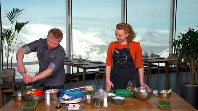 Высокая кухня. Зубатка с овощным соте и припущенным щавелем. смотреть онлайн