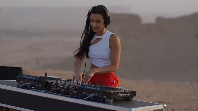 Mr Credo - Плачет Азия Remix смотреть онлайн