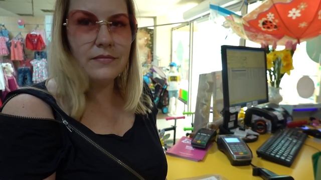 VLOG Купили подарки Коле и Насте, лекарства бабушке и босоножки Алисе смотреть онлайн