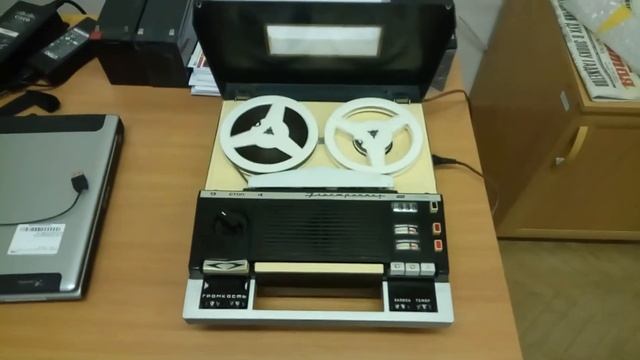 Переносной бобинный магнитофон "Электроника 100" смотреть онлайн