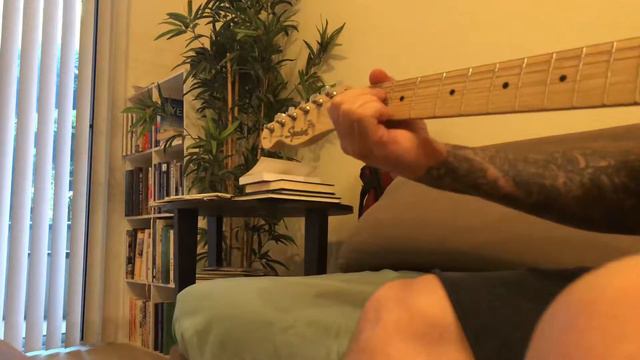 Playing Guitar Lefty Week Two - CCR Bad Moon Rising смотреть онлайн