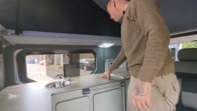 VAN TOUR: Vauxhall Vivaro Bespoke Campervan Conversion смотреть онлайн