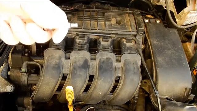 Hogyan cserélje ki a gyújtógyertyákat egy Renault Twingo 16V-on. (Magyar) смотреть онлайн