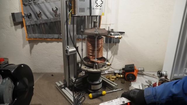 InductionHEATING Water Using Rotating Magnets! 2/3