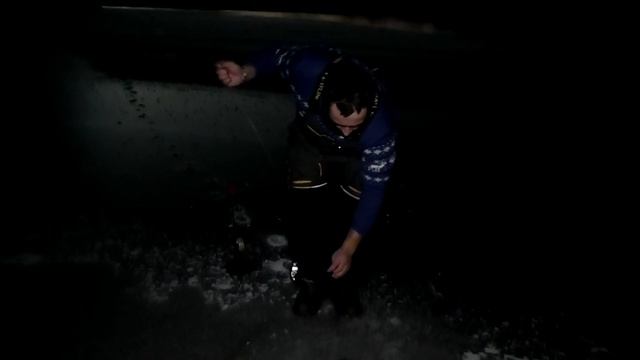 РЫБАЛКА ПО ПЕРВОМУ ЛЬДУ НА ЖЕРЛИЦЫ С КОМФОРТОМ. Кладоискатель Руся. смотреть онлайн