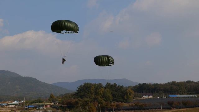 US And South Korean Special Forces Conduct Airborne Training