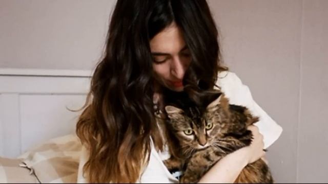 ЖЕНЩИНЫ РЕДКО БЫВАЮТ СВОБОДНЫЕ ПОТОМУ ЧТО ОДИНОКИЕ. ЕСЛИ И СВОБОДНЫЕ, ТО НЕ НАГУЛЯЛИСЬ ЕЩЁ смотреть онлайн