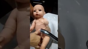 ?‼️Как правильно мыть новорождённых мальчика/девочку‼️?Правильно держим новорождённого ребёнка ??