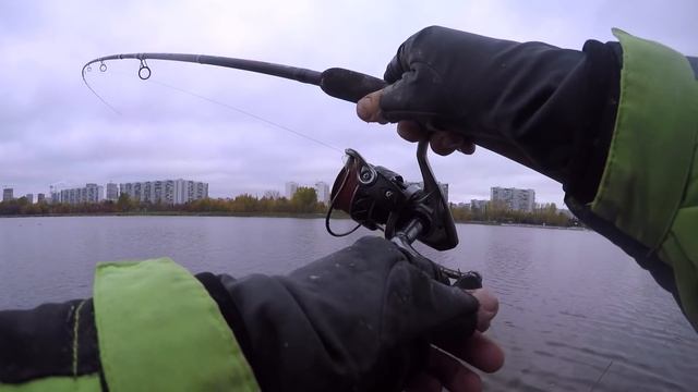 МЕГА-Закорм 1000л прикормки. Лепим шары и завозим на лодке! Трофейная Рыбалка на РЕКОРДНОГО Леща смотреть онлайн